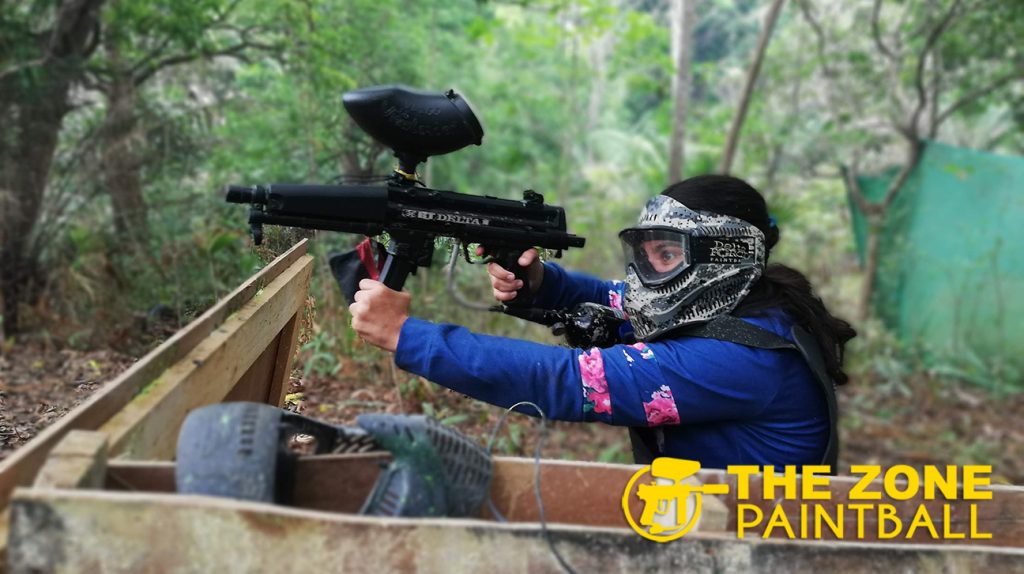 Grupo jugando paintball Panama
